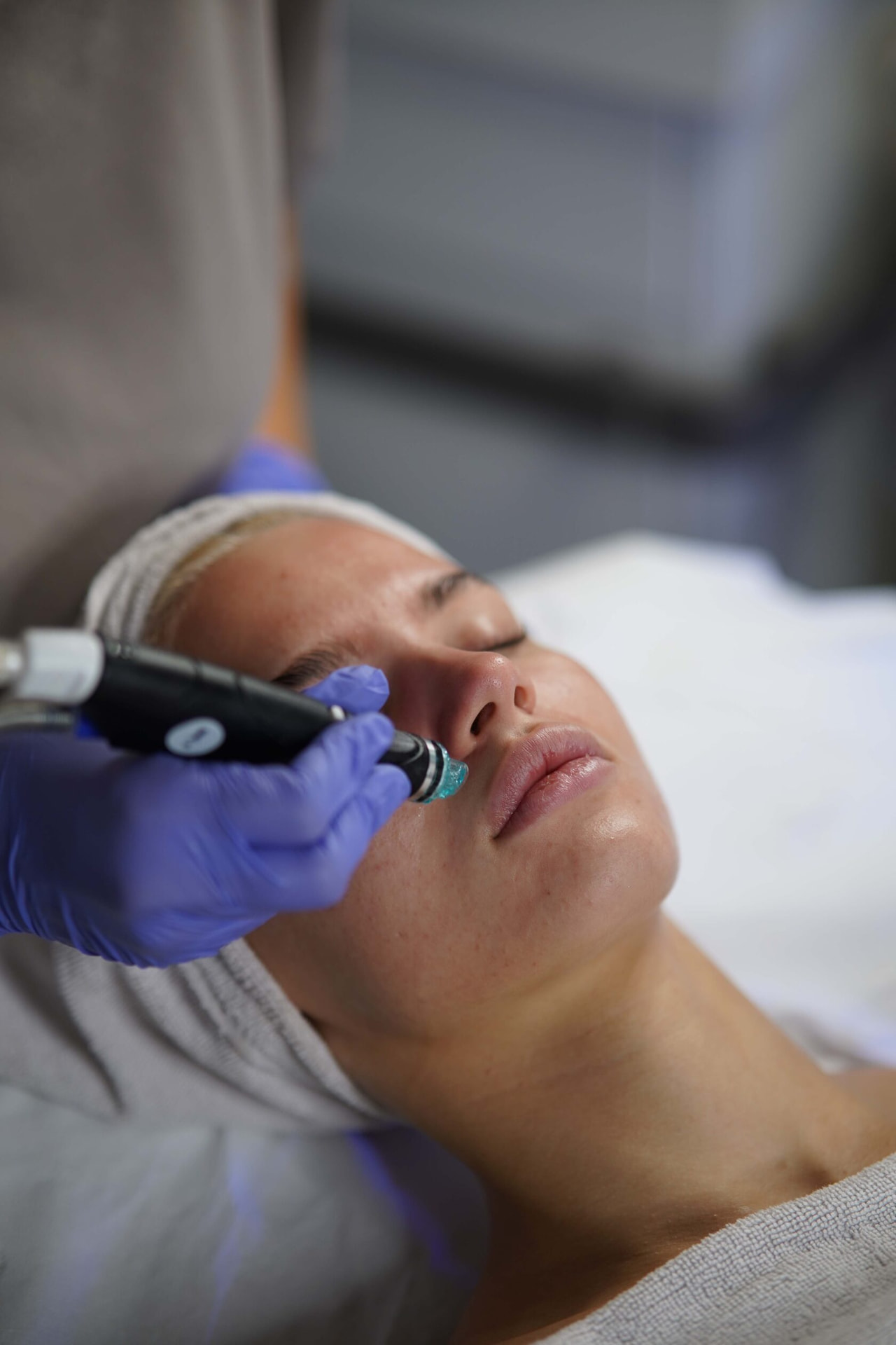 HydraFacial-behandling av ansiktet i klinikk